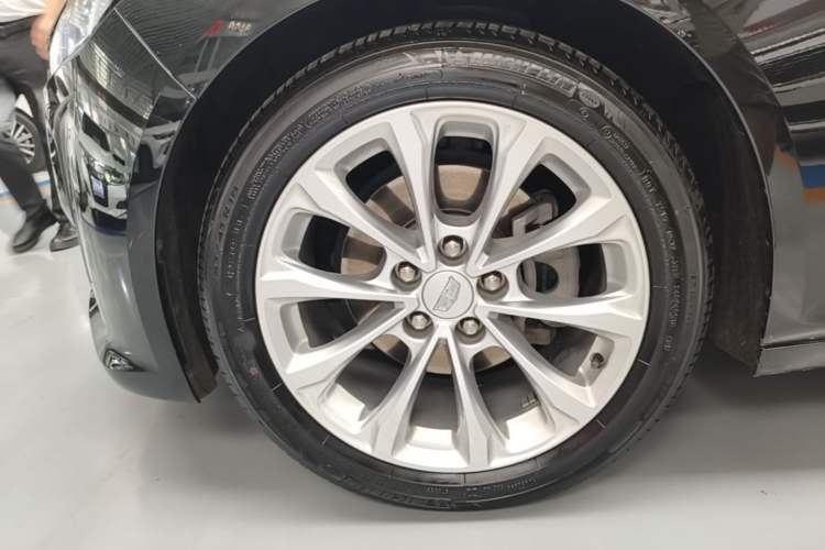 Used Cadillac CT5 2023 28T Luxury Edition (Standard Version) Left Front Wheel Hub
