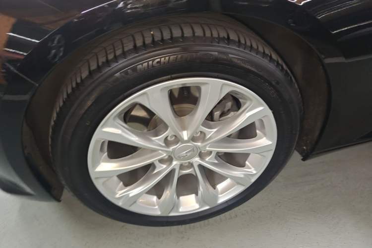 Used Cadillac CT5 2023 28T Luxury Edition (Standard Version) Left Front Wheel Hub
