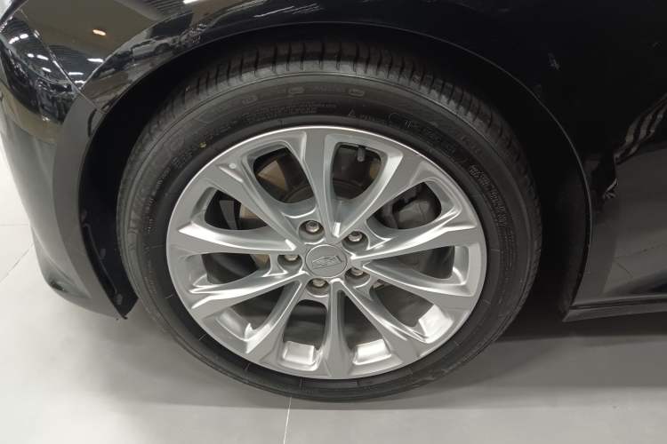 Used Cadillac CT5 2023 28T Luxury Edition (Standard Version) Left Front Wheel Hub