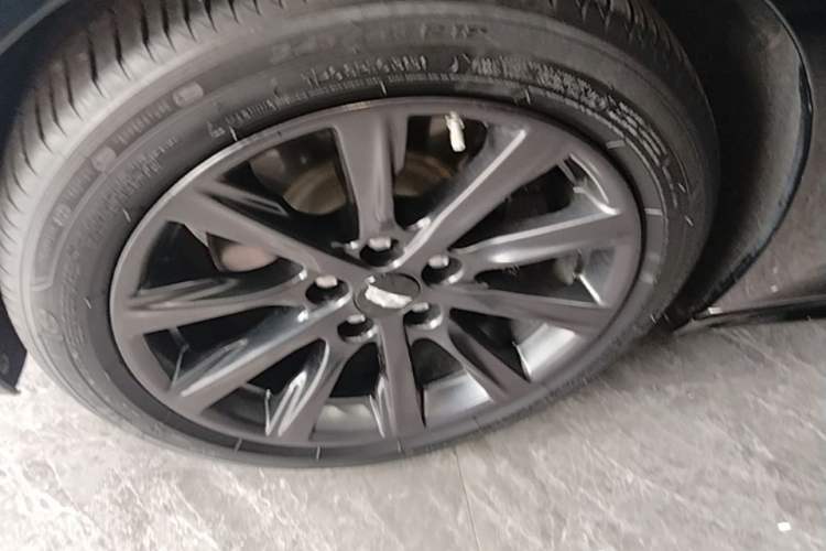 Used Cadillac CT5 2023 28T Prestige Model Left Front Wheel Hub