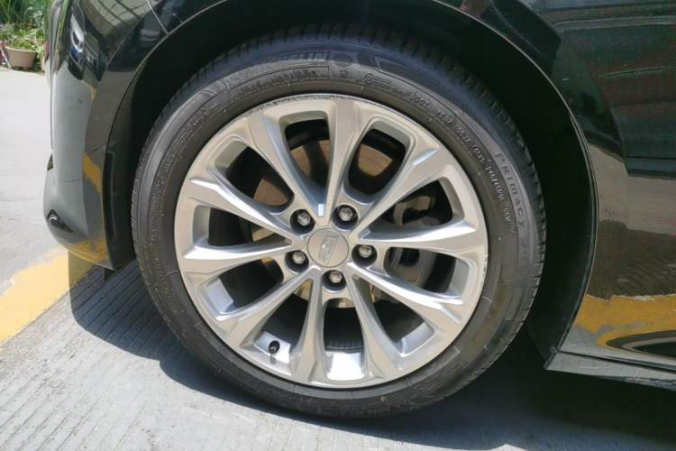 Used Cadillac CT5 2023 28T Luxury Edition (Standard Version) Left Front Wheel Hub