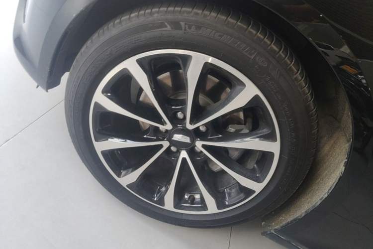 Used Cadillac CT5 2023 28T Luxury Edition (Standard Version) Left Front Wheel Hub
