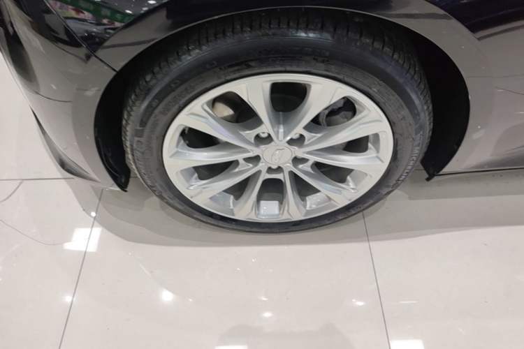 Used Cadillac CT5 2023 28T Luxury Edition (Standard Version) Left Front Wheel Hub
