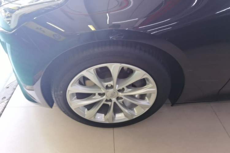 Used Cadillac CT5 2023 28T Luxury Edition (Standard Version) Left Front Wheel Hub