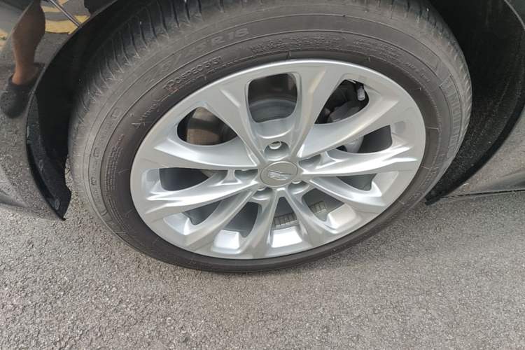 Used Cadillac CT5 2023 28T Luxury Edition (Standard Version) Left Front Wheel Hub