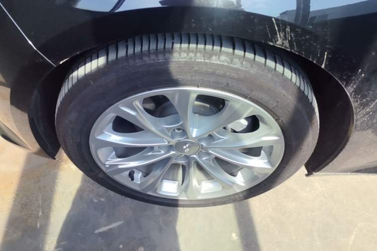Used Cadillac CT5 2023 28T Luxury Edition (Standard Version) Left Front Wheel Hub