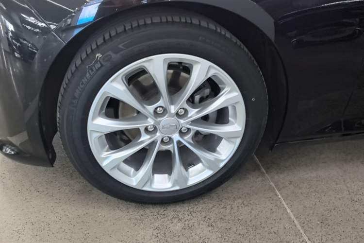 Used Cadillac CT5 2023 28T Luxury Edition (Standard Version) Left Front Wheel Hub