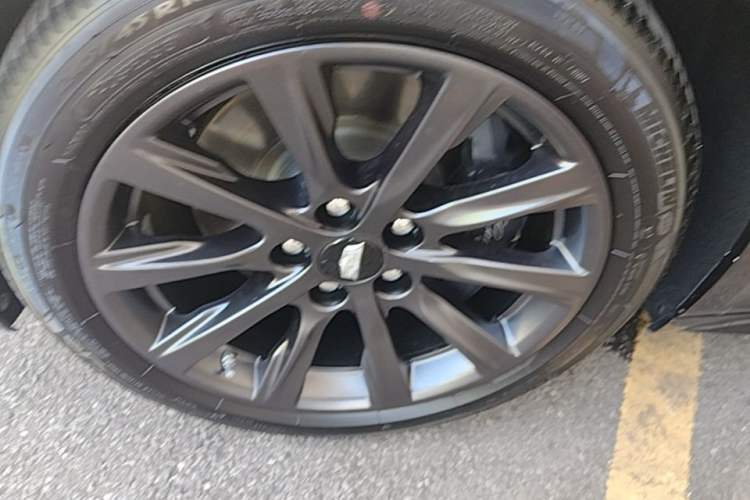 Used Cadillac CT5 2023 28T Prestige Model Left Front Wheel Hub