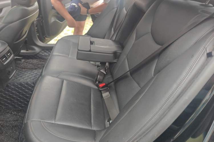 Used Cadillac CT5 2023 28T Luxury Edition (Standard Version) Left Rear Seat