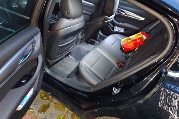Used Cadillac CT5 2023 28T Luxury Edition (Standard Version) Left Rear Seat