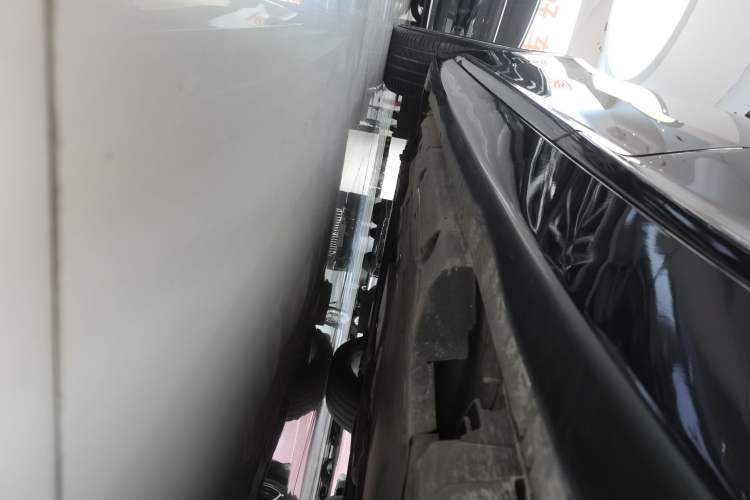 Used Cadillac CT5 2023 28T Luxury Edition (Standard Version) Left Side Sill