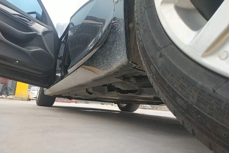 Used Cadillac CT5 2023 28T Luxury Edition (Standard Version) Left Side Sill