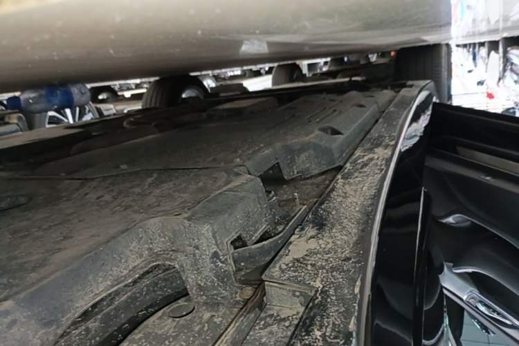 Used Cadillac CT5 2023 28T Luxury Edition (Standard Version) Left Side Sill