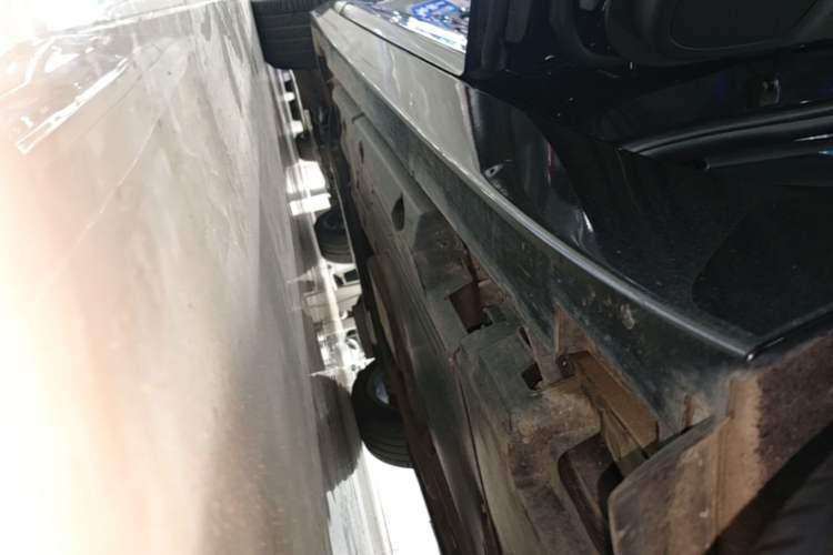 Used Cadillac CT5 2023 28T Luxury Edition (Standard Version) Left Side Sill