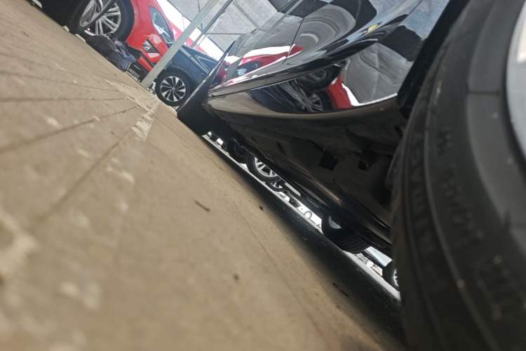 Used Cadillac CT5 2023 28T Luxury Edition (Standard Version) Left Side Sill