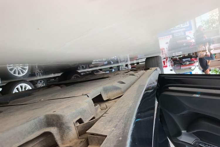 Used Cadillac CT5 2023 28T Luxury Edition (Standard Version) Left Side Sill