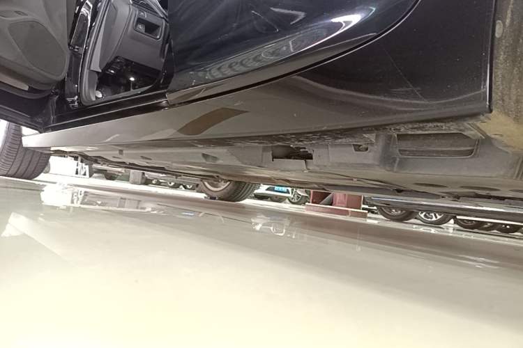 Used Cadillac CT5 2023 28T Luxury Edition (Standard Version) Left Side Sill