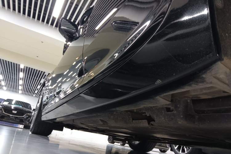 Used Cadillac CT5 2023 28T Luxury Edition (Standard Version) Left Side Sill