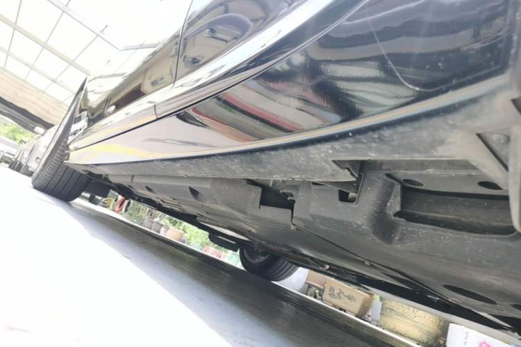 Used Cadillac CT5 2023 28T Luxury Edition (Standard Version) Left Side Sill