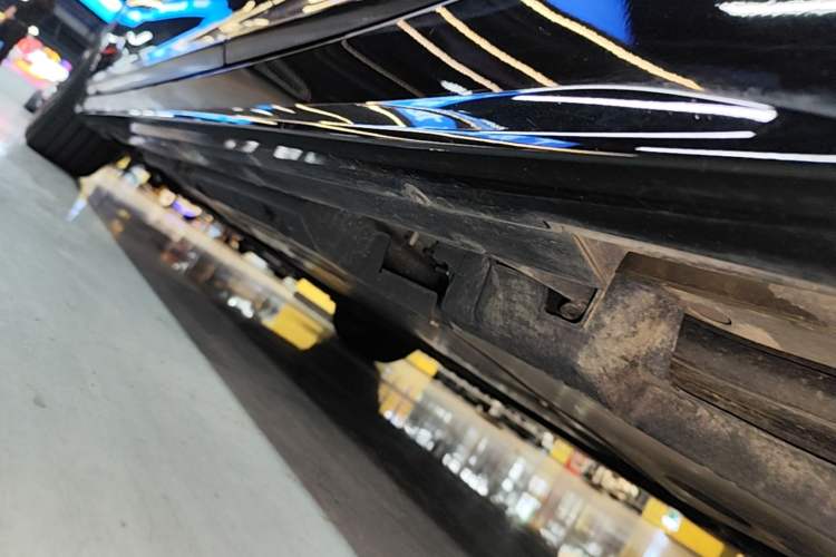 Used Cadillac CT5 2023 28T Prestige Model Left Side Sill