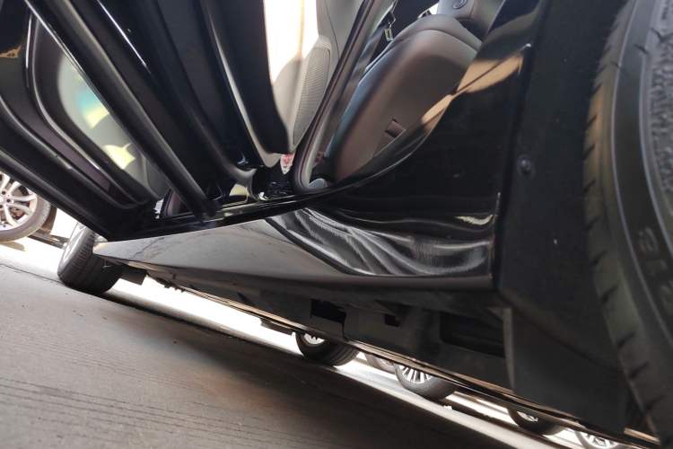 Used Cadillac CT5 2023 28T Luxury Edition (Standard Version) Left Side Sill