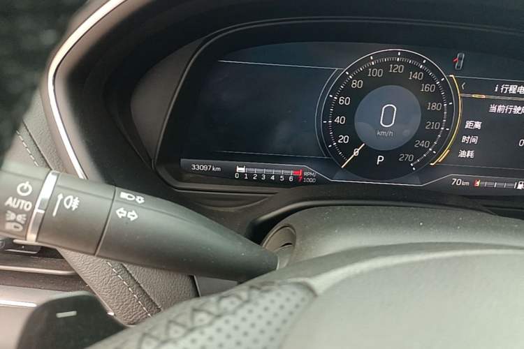 Used Cadillac CT5 2023 28T Luxury Edition (Standard Version) Odometer Close Up
