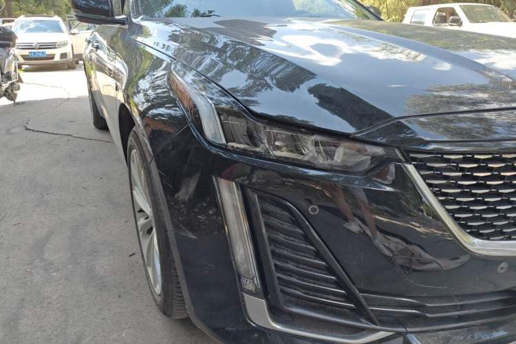 Used Cadillac CT5 2023 28T Luxury Version Right Front Headlight