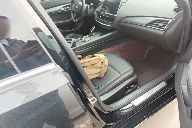Used Cadillac CT5 2023 28T Luxury Edition (Standard Version) Right Front Seat