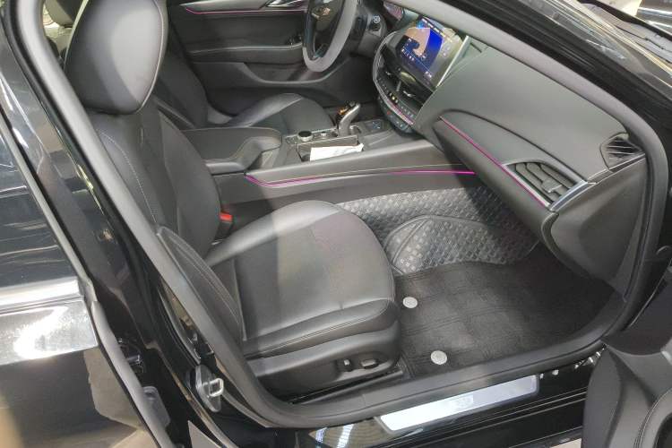 Used Cadillac CT5 2023 28T Luxury Edition (Standard Version) Right Front Seat