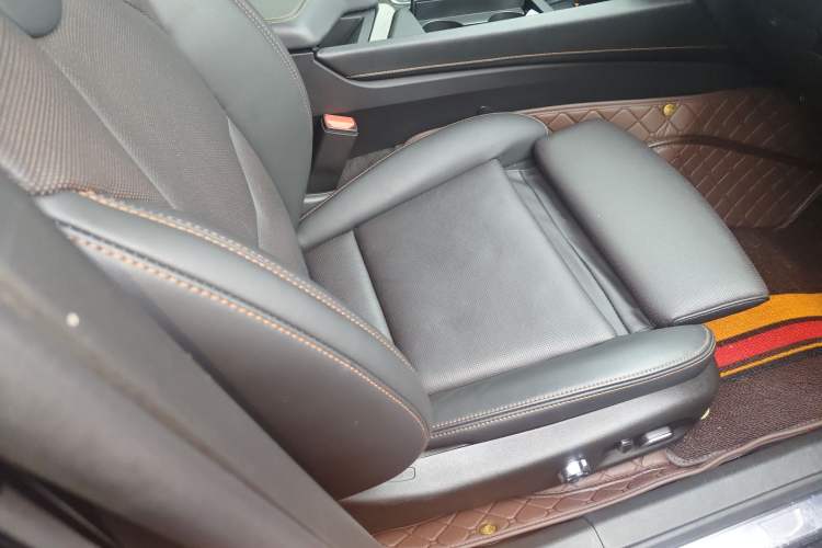 Used Cadillac CT5 2023 28T Platinum Edition Right Front Seat