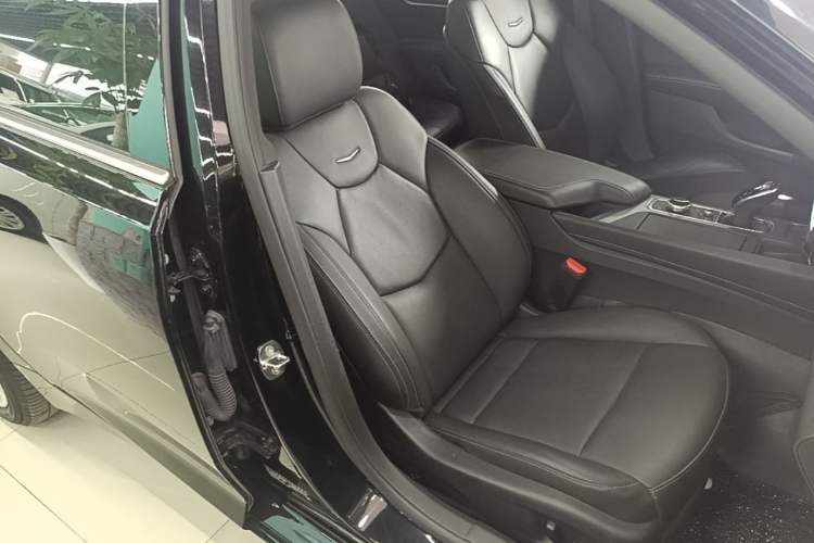 Used Cadillac CT5 2023 28T Luxury Edition (Standard Version) Right Front Seat