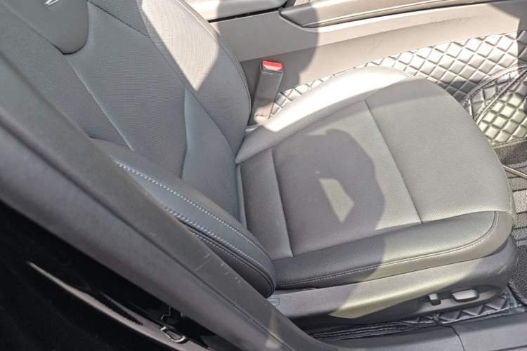 Used Cadillac CT5 2023 28T Luxury Edition (Standard Version) Right Front Seat