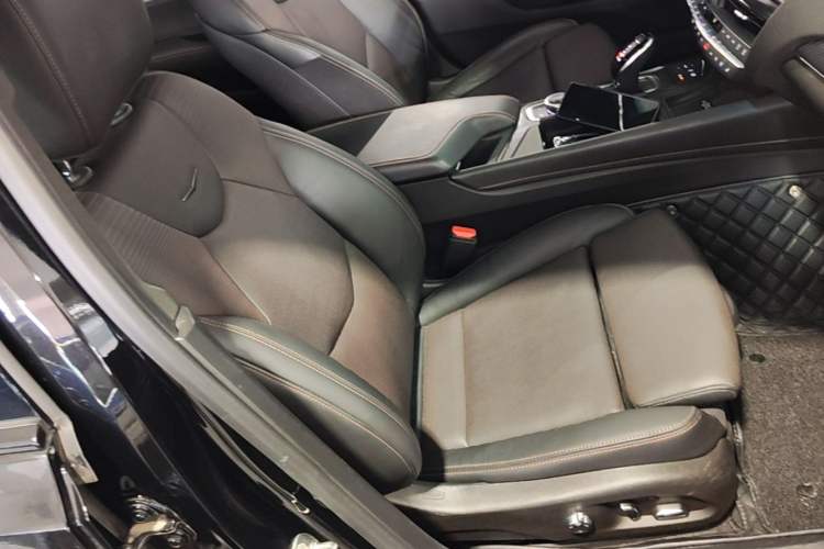 Used Cadillac CT5 2023 28T Platinum Edition Right Front Seat