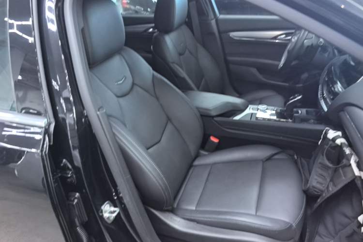 Used Cadillac CT5 2023 28T Luxury Edition (Standard Version) Right Front Seat