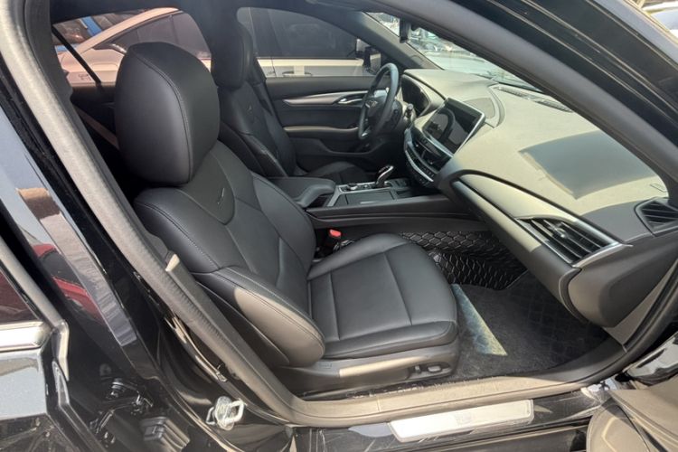 Used Cadillac CT5 2023 28T Luxury Edition (Standard Version) Right Front Seat