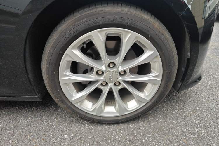 Used Cadillac CT5 2023 28T Luxury Edition (Standard Version) Right Front Wheel Hub
