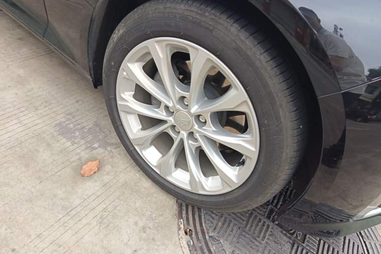 Used Cadillac CT5 2023 28T Luxury Edition (Standard Version) Right Front Wheel Hub