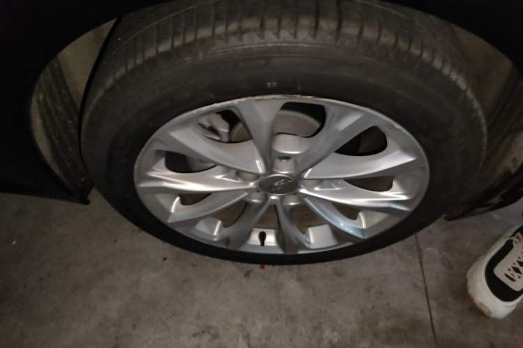 Used Cadillac CT5 2023 28T Luxury Edition (Standard Version) Right Front Wheel Hub