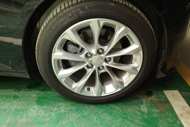 Used Cadillac CT5 2023 28T Luxury Edition (Standard Version) Right Front Wheel Hub