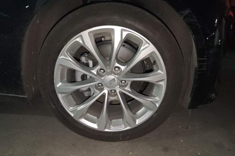 Used Cadillac CT5 2023 28T Luxury Edition (Standard Version) Right Front Wheel Hub
