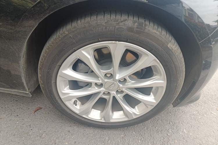 Used Cadillac CT5 2023 28T Luxury Edition (Standard Version) Right Front Wheel Hub