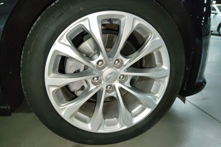 Used Cadillac CT5 2023 28T Luxury Edition (Standard Version) Right Front Wheel Hub