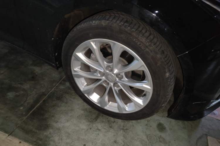 Used Cadillac CT5 2023 28T Luxury Edition (Standard Version) Right Front Wheel Hub