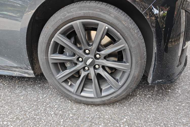 Used Cadillac CT5 2023 28T Prestige Model Right Front Wheel Hub