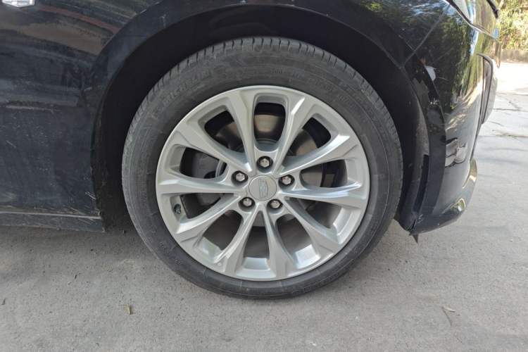 Used Cadillac CT5 2023 28T Luxury Version Right Front Wheel Hub