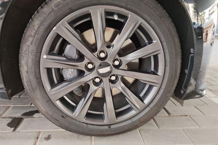 Used Cadillac CT5 2023 28T Prestige Model Right Front Wheel Hub