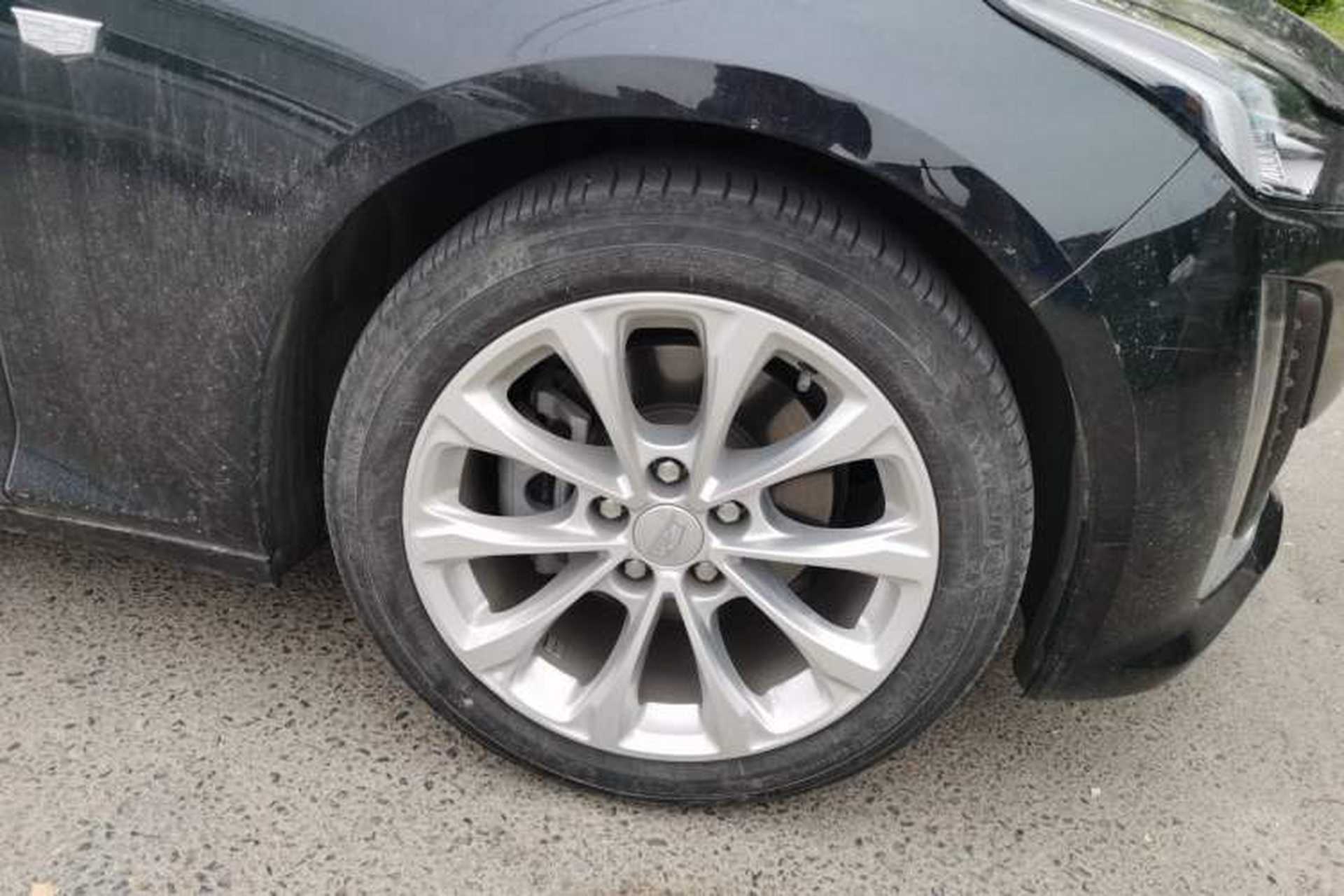 Used Cadillac CT5 2023 28T Luxury Edition (Standard Version) Right Front Wheel Hub