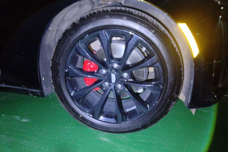 Used Cadillac CT5 2023 28T Luxury Edition (Standard Version) Right Front Wheel Hub