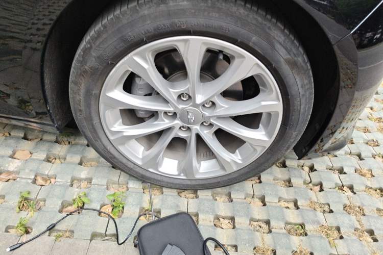 Used Cadillac CT5 2023 28T Luxury Edition (Standard Version) Right Front Wheel Hub