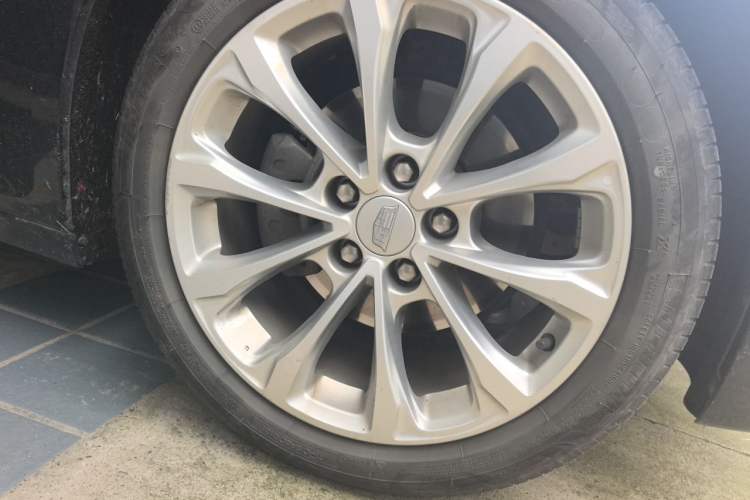 Used Cadillac CT5 2023 28T Luxury Edition (Standard Version) Right Front Wheel Hub